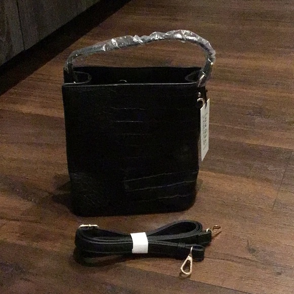 Aota NWT Elena Vegan Leather Tote / Crossbody Bag in Black. - Picture 10 of 10